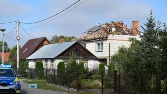 Shtëpia e shkatërruar, pamjet nga fshati i prekur nga droni rus në Poloni