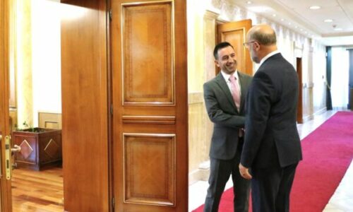 Basha kërkon nga Shqipëria mbështetje “përballë agresionit të Serbisë” dhe “insistim” te BE që t’ia heq masat Kosovës