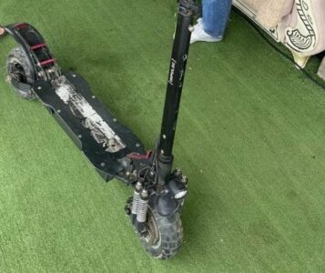 Vodhën një trotinet në Vushtrri, arrestohen tre persona në Mitrovicë të Veriut