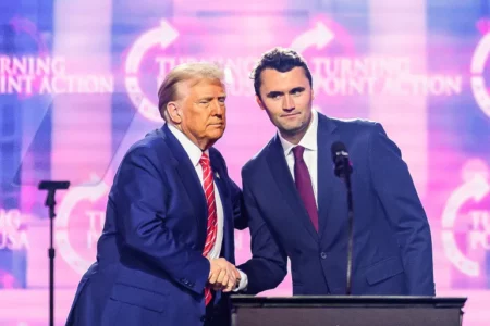 Kush ishte Charlie Kirk, aleati i Trump që u vra gjatë një aktiviteti live në Utah