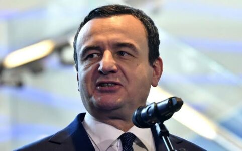 Ish-ambasadori: Kurti në vazhdimësi po shkel vijat e kuqe, heqja e masave e vështirë