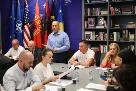 AAK për Vjosa Osmanin: Patericë e Vetëvendosjes, po mundohet ta marr edhe një mandat si presidente