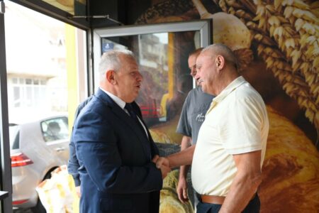 Shukri Buja premton fond për ndërmarrësi në Lipjan