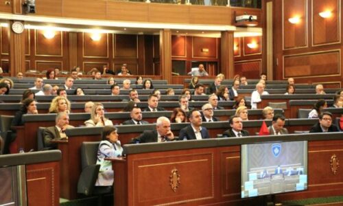 Masa e përkohshme vazhdon, Kuvendi s’ka të drejtë mblidhet derisa palëve t’u jepet teksti i plotë