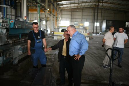 Buja viziton bizneset zotohet për mbështetje për prodhimin vendor