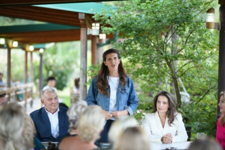 Shukri Buja me deputetet Musliu e Shoshi takojnë gratë e Shalës: Në program kemi masa për fuqizimin socio-ekonomik të tyre