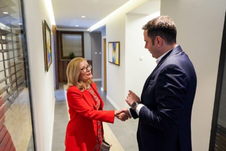 Abdixhiku kërkon mbështetjen e Greqisë për integrimin evropian të Kosovës