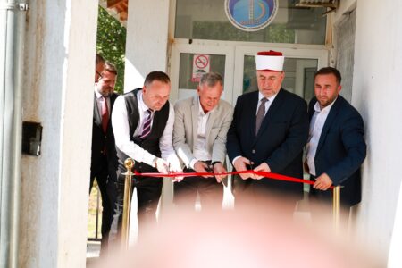 Hapet dyqani i bamirësisë në Fushë-Kosovë, Osmani: Kur bashkohemi për të mirën, shoqëria bëhet më e fortë