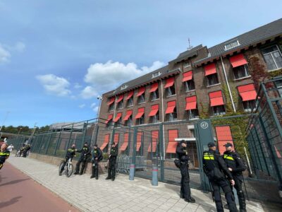 Policë holandezë i bëjnë ‘mburojën’ objektit të Gjykatës Speciale në Hagë