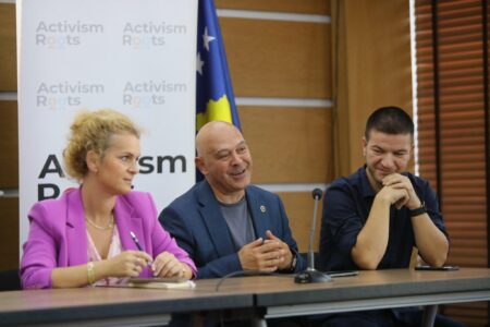 Gjini: Bursat Chevenning, mundësi e jashtëzakonshme për studentët kosovarë, bëhuni pjesë e 10 përfituesve