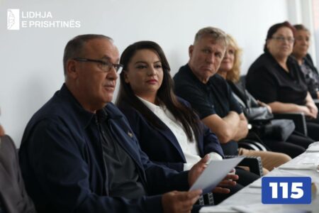 Fehmi Kupina takohet me banorët në Kodrën e Trimave: Inkurajuese pjesëmarrja e madhe e grave