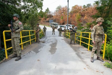 Ushtarët turq të KFOR-it me patrullime të përbashkëta me personelin e Gardës Skoceze në Kosovë