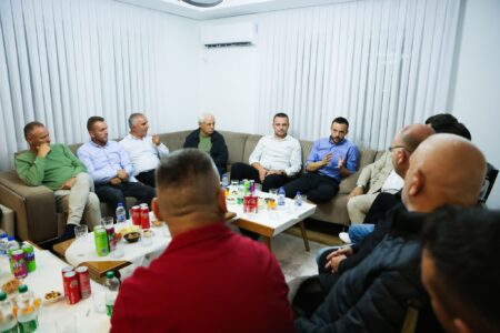 Arian Tahiri në Kçiqi: Do të ndërtojmë çerdhe, ndriçim publik e investime në infrastrukturë