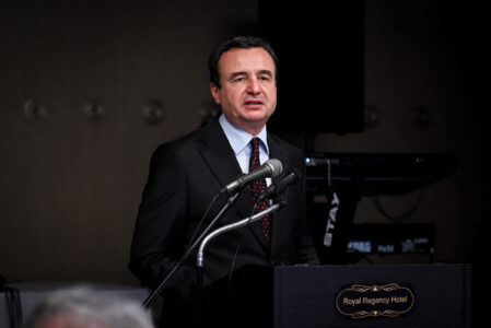 Kurti tenton t’a zbut situatën: Dallimet tona me Washingtonin janë taktike