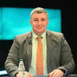 Jo mburrje, por mburojë: nevoja e glorifikimit të UÇK-së