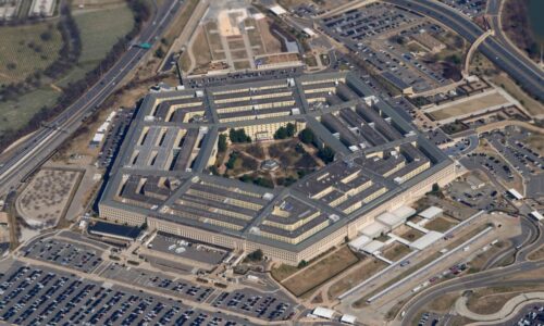 Oficerët ushtarakë amerikanë nga e gjithë bota urdhërohen me urgjencë të shkojnë në Pentagon