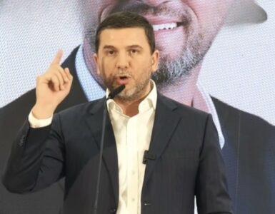 Krasniqi “selam” Lladrovcit: Në partinë e Thaçit, Veselit e Krasniqit s’vendos askush kushte