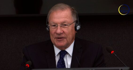 “Hahaha, ne ishim në luftë, jo në hotel me 5 yje”: Dëshmitari tallet me pyetjen e prokurorit për disa rroba të ushtarëve të UÇK-së