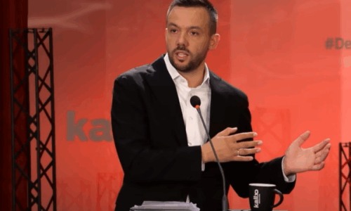 Peci premton çerdhe në Shipol, Arian Tahiri i tregon që tashmë është ndërtuar dhe pritet të përurohet