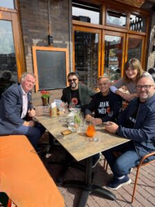 Behrami: Super mesazh nga miku i Kosovës, Ambasadori Robert Bosch, në protestën e sotme në Hagë