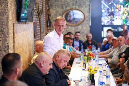 Besnik Osmani takon banorët: Biseduam për programin qeverisës