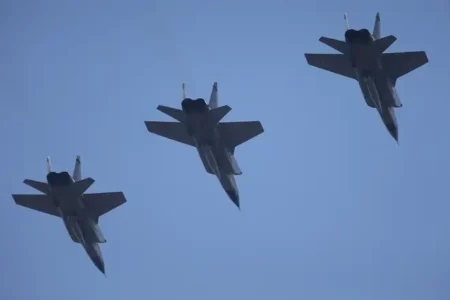 Estonia zbulon trajektoren e fluturimit të avionëve rusë të përfshirë në inkursion