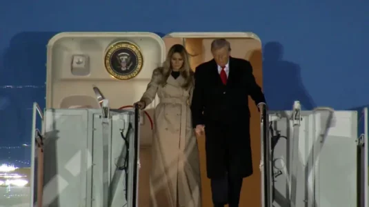 Trump dhe Melania mbërrijnë në Britani për vizitën e dytë shtetërore