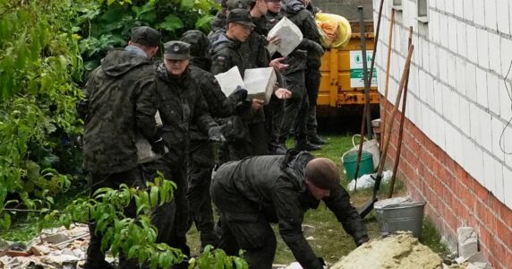 Polonia vendos përkohësisht avionë në hapësirën ajrore pas dronëve rus