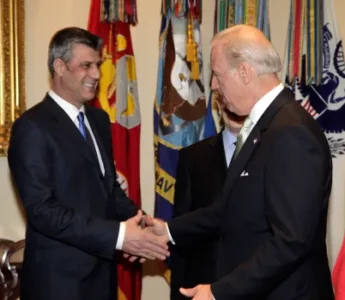 “Unë e di që ti e di se nuk e kontrollon UÇK-në” – në seancën e Speciales zbulohet çka i kishte thënë Biden-Thaçit