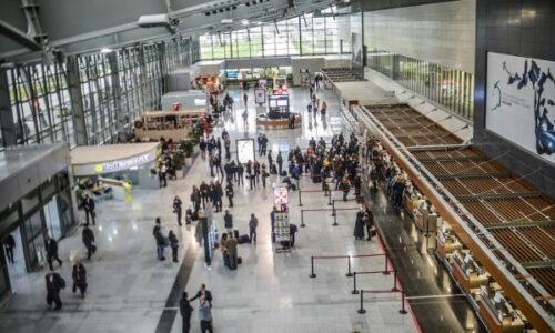 Arrestohet në aeroport 25-vjeçari që po tentonte të ikte nga vendi, ishte në kërkim policor
