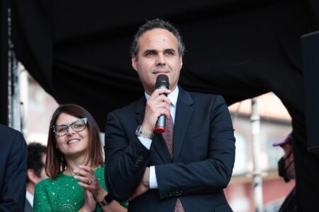 Gazetari italian ofendon rëndë shqiptarët për turizëm: Saranda, një Ibiza fshatarësh, koka në Europë bytha në Tunizi