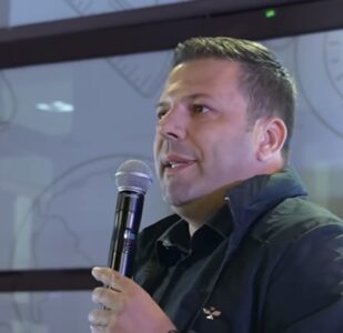 Ish kryetari i KDTP turke, Levent Buș del në përkrahje të Shaqir Totaj për kryetar të Prizrenit