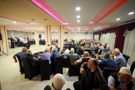 Besnik Osmani viziton Shoqatën e Pensionistëve në Fushë Kosovë: Detyrë jonë t’i vlerësojmë dhe respektojmë brezin që punoi për vendin