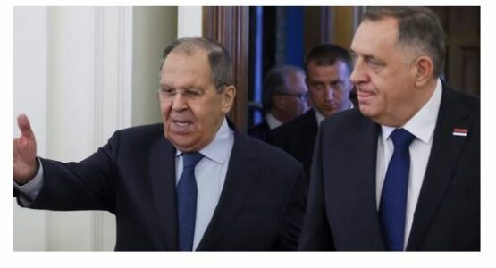 Lavrov e mbështet Dodikun dhe e fajëson Perëndimin për krizën në Bosnje