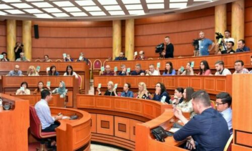 Këshilli Bashkiak i Tiranës vendos më 23 shtator për shkarkimin e Erion Veliajt