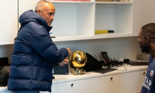 Dembele arrin në zhveshtore të PSG-së me Topin e Artë, Luis Enrique e përqafon trofeun