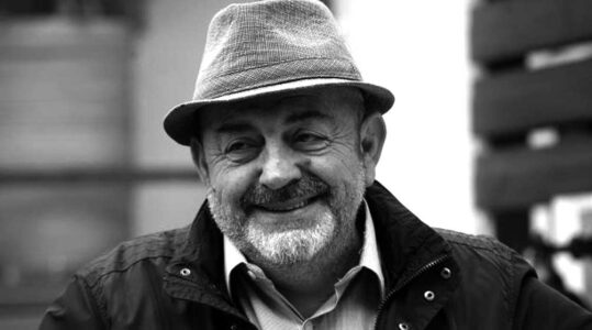 Ikona e filmit Enver Petrovci varroset nesër në Prishtinë