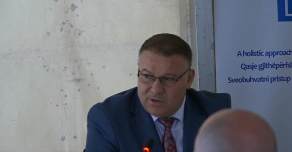 Hoxha: Shumë jetë janë humbur nga armët ilegale, qëndroni larg tyre