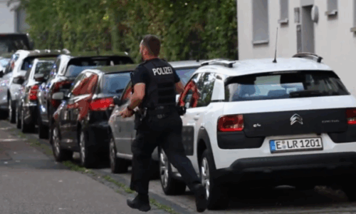 Policia gjermane detyrohet ta plagosë 17 vjeçarin nga Kosova që dyshohet se theri me thikë mësuesen: S’ka më rrezik