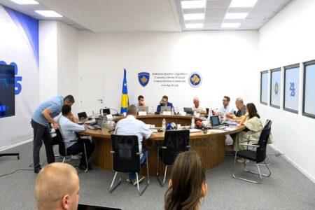 Mbledhja e KQZ-së nis me debate nga Lista Serbe