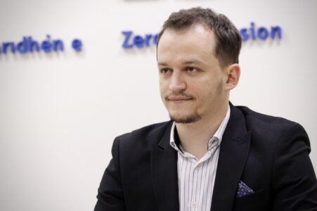 Fushata hapet zyrtarisht nesër, Cakolli me kritika që VV-ja e mban tubimin e parë sonte