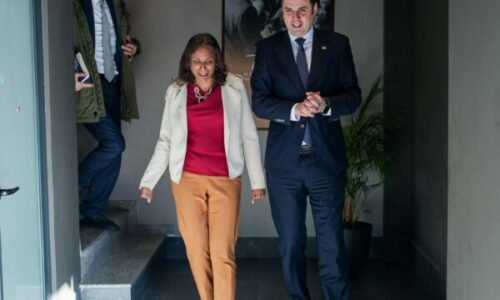 Pezullimi i dialogut strategjik, kreu i LDK-së ftohet në takim në Ambasadën e SHBA-së