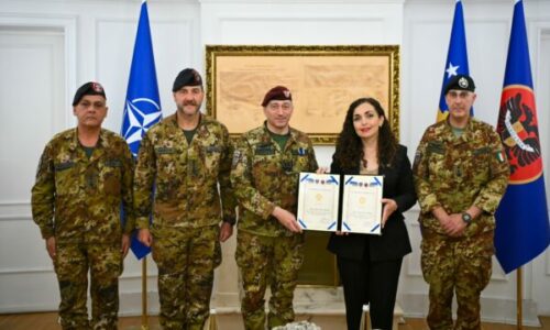 Osmani e dekoron Barduanin me Medaljen Presidenciale Ushtarake: Simbol i mirënjohjes së popullit tonë