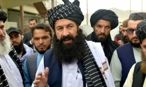 Talebanët ndalojnë librat e shkruara nga gratë në universitete