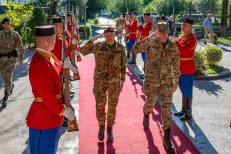 Komandanti i KFOR-it viziton ministrinë e Mbrojtjes të Malit të Zi