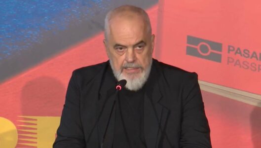 Rama për shkarkimin e Veliajt: Një kryetar i lidhur këmbë e duar, duhet të ecim para për kryeqytetin