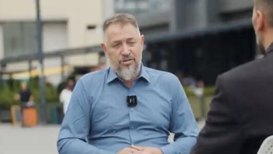 Sami Lushtaku për pamfletin e Dimal Bashës për UÇK’në: Është gjuha e njëjtë me serbët e Beogradit