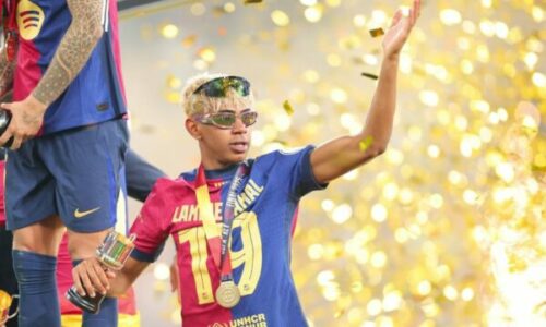 Yamal i bindur për “Topin e Artë”, 20 anëtarë të familjes udhëtojnë me të në Paris, gati për festë sonte