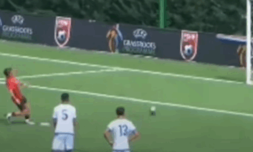 Futbollisti i Shqipërisë refuzon të gjuajë penalltinë, ia fal topin portierit të Kosovës