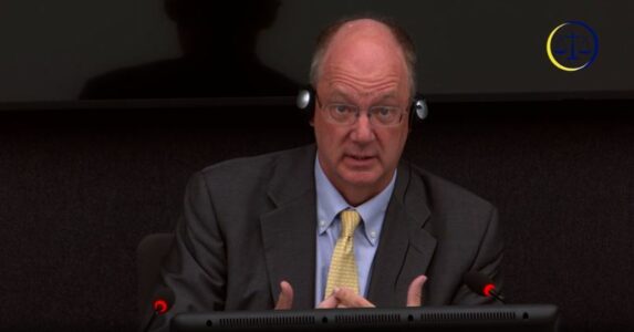 Hashimi në Rambuje u nervozua nga një fotograf: “Fotot mund t’i përdorë Serbia kundër meje”